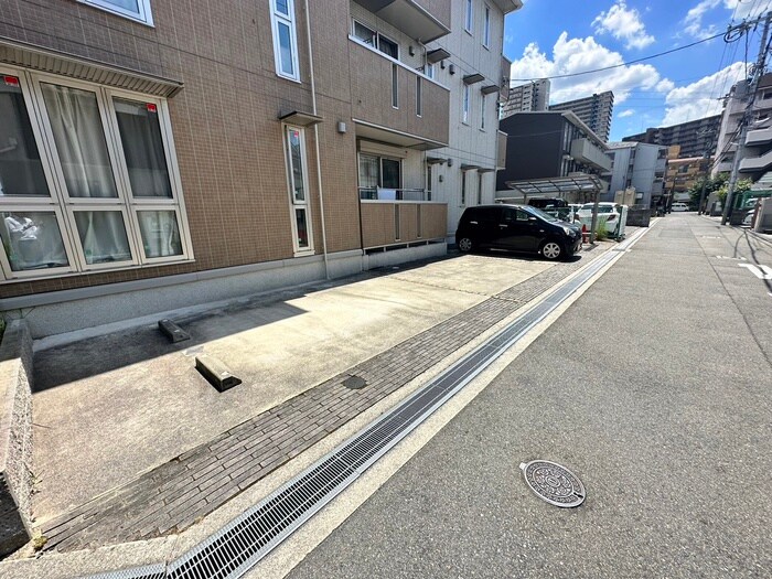 物件外観写真3　(駐車場)