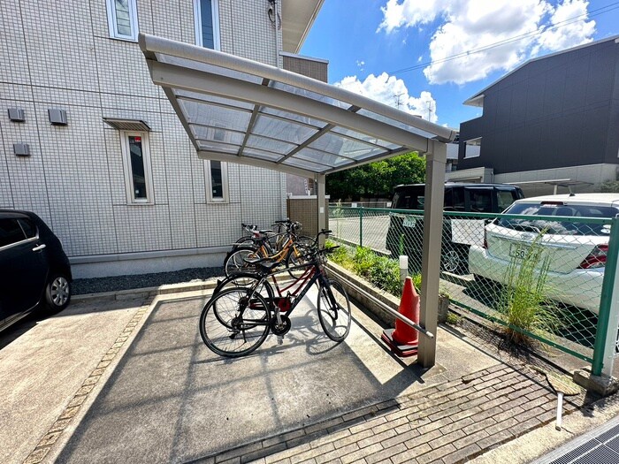 物件外観写真5　(駐輪場)