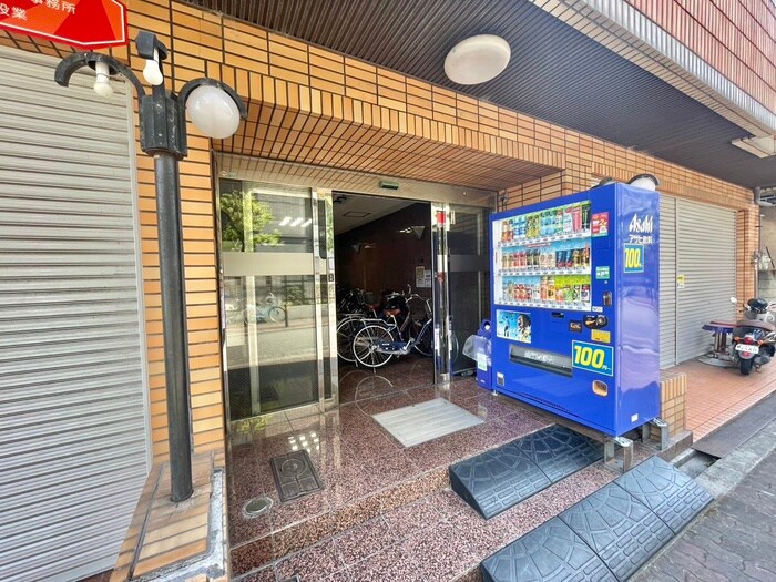 物件外観写真2　(エントランス部分)