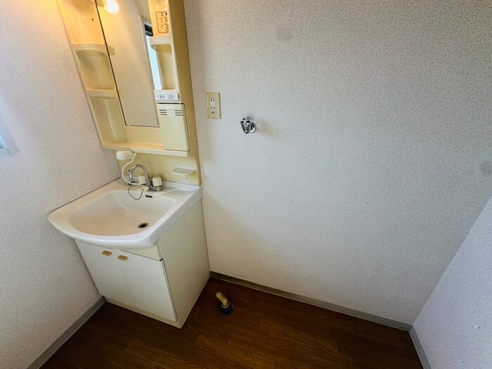 物件内観写真13　(洗濯機置場)