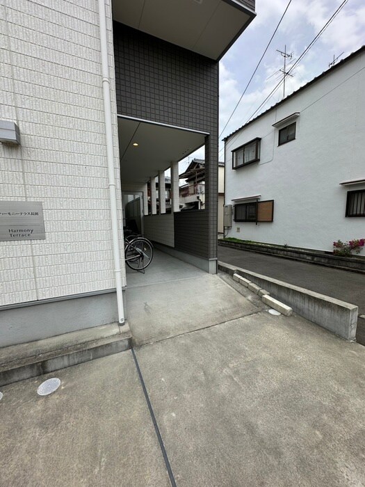 物件外観写真4　(エントランス部分)