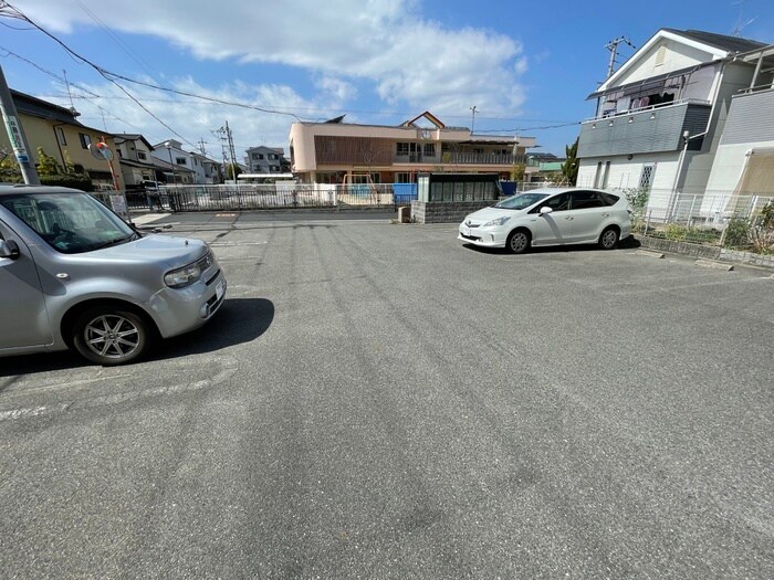物件外観写真6　(駐車場)