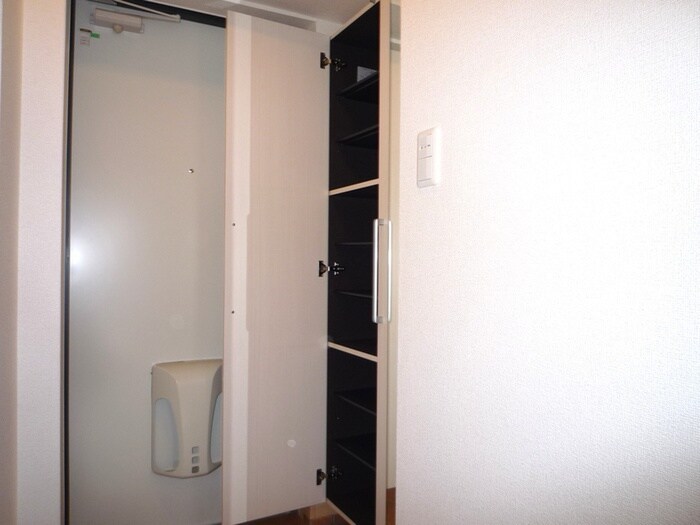 物件内観写真16　(靴箱)