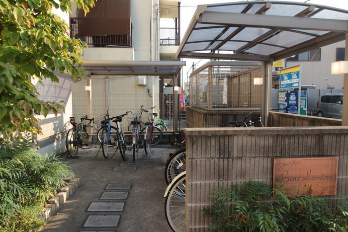 物件外観写真3　(駐輪場)