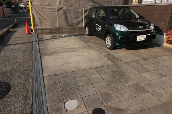 物件外観写真4　(駐車場)