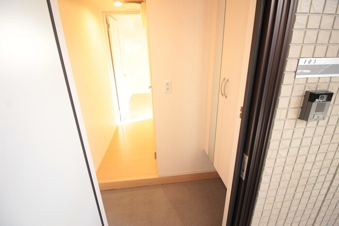 物件内観写真15　(玄関)