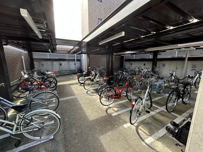 物件外観写真3　(駐輪場)