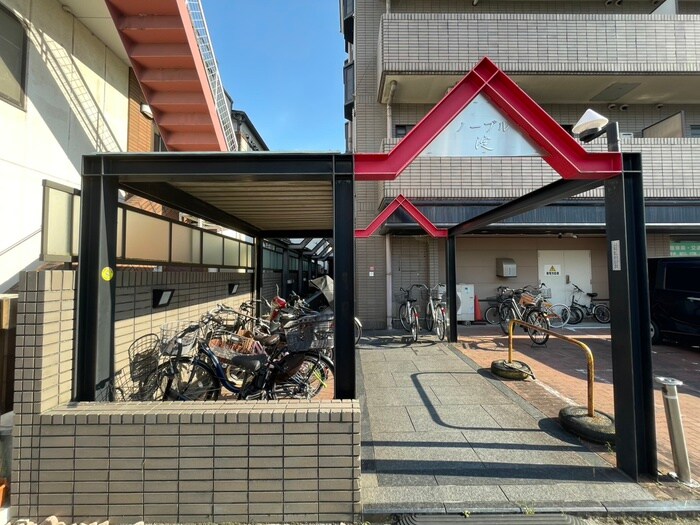 物件外観写真4　(エントランス部分)