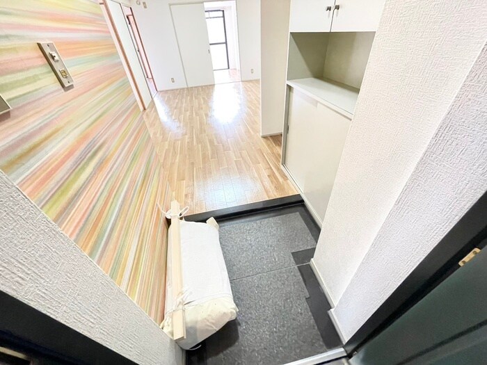 物件内観写真18　(玄関)