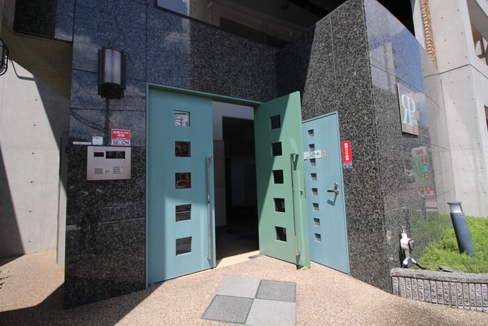 物件外観写真3　(エントランス部分)