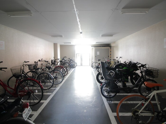 物件外観写真6　(駐輪場)