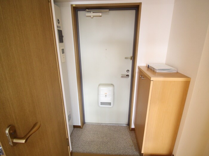 物件内観写真16　(玄関)