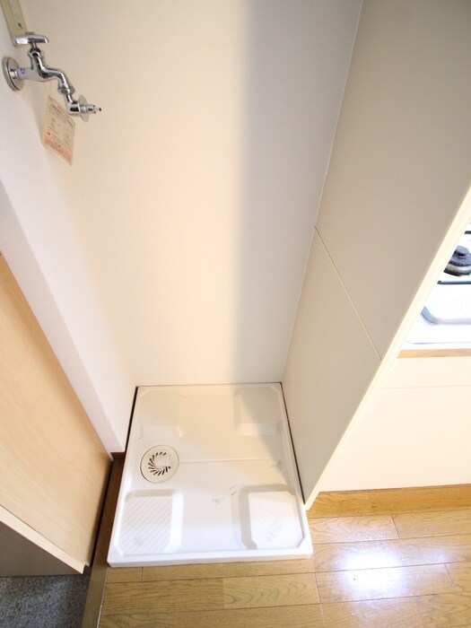 物件内観写真18　(洗濯機置場)