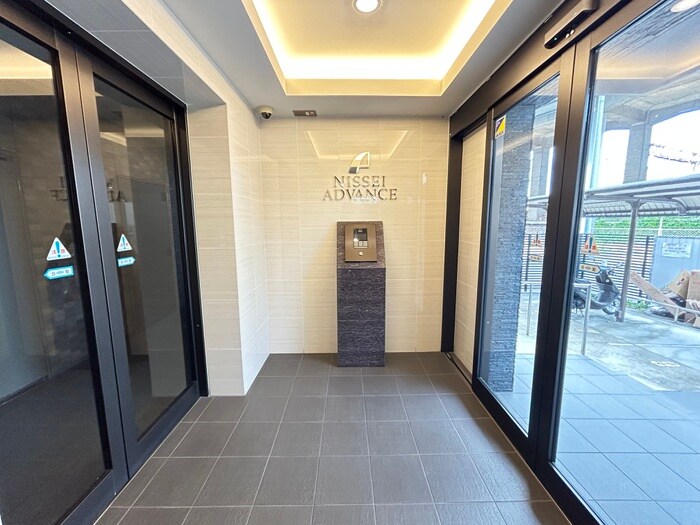 物件外観写真2　(エントランス部分)