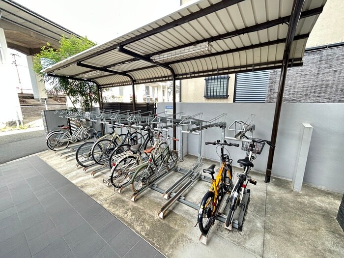 物件外観写真4　(駐輪場)