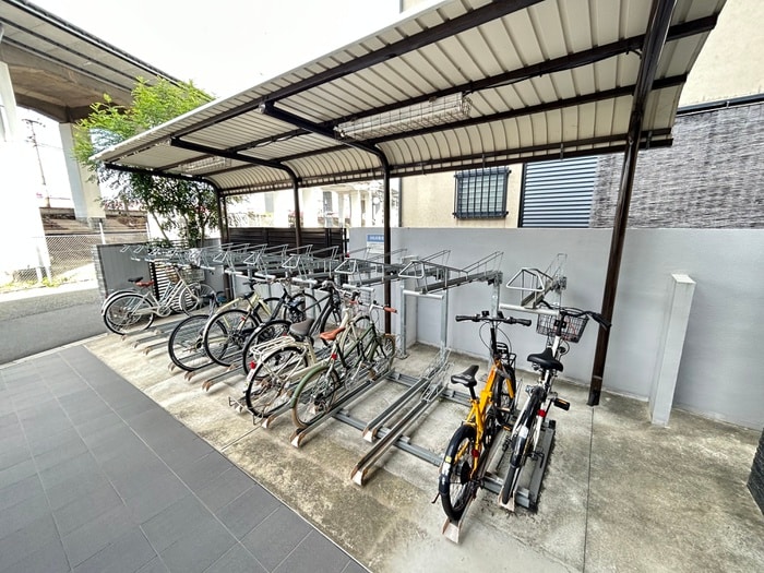 物件外観写真4　(駐輪場)