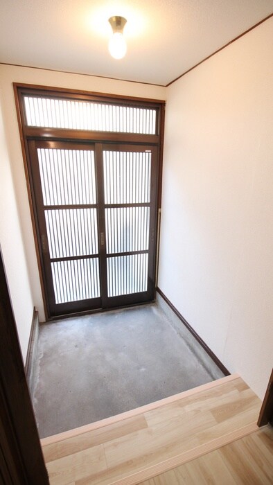 物件内観写真13　(玄関)