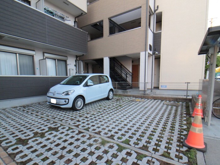 物件外観写真5　(駐車場)