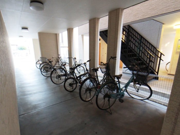 物件外観写真6　(駐輪場)