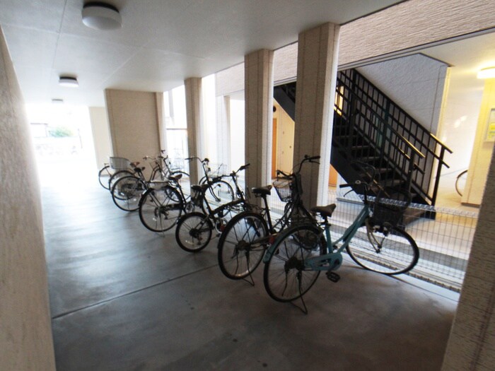 物件外観写真6　(駐輪場)