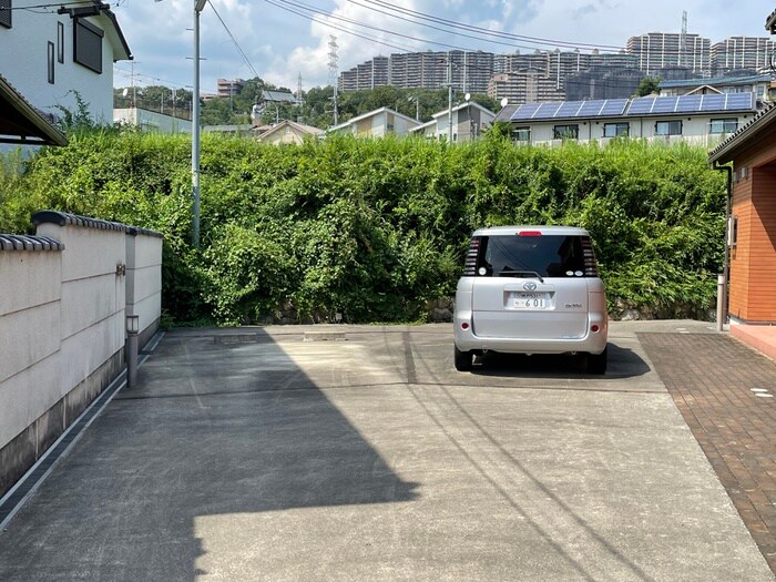 物件外観写真6　(駐車場)