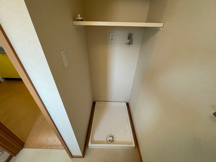 物件内観写真13　(洗濯機置場)