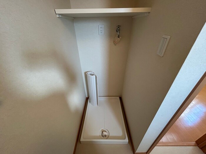 物件内観写真15　(洗濯機置場)