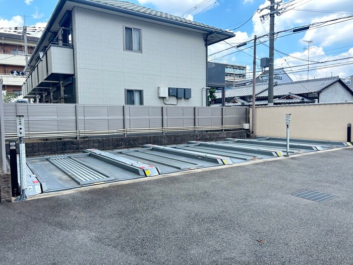 物件外観写真4　(駐車場)