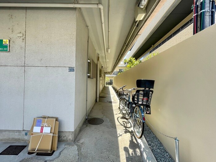 物件外観写真4　(エントランス部分)