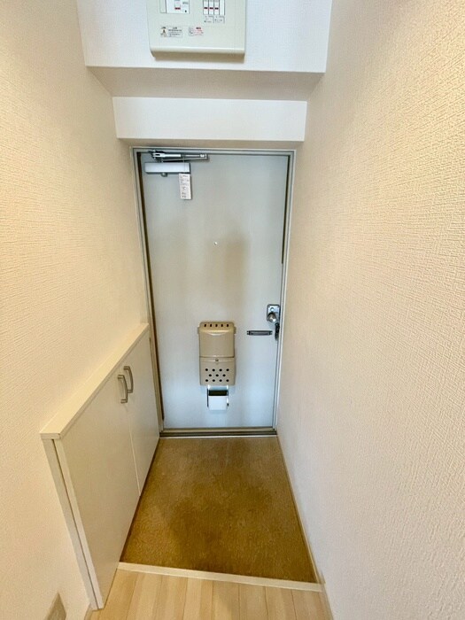 物件内観写真13　(玄関)