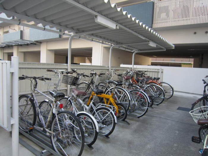 物件外観写真5　(駐輪場)