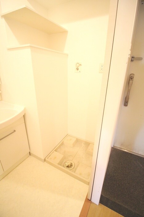 物件内観写真11　(洗濯機置場)