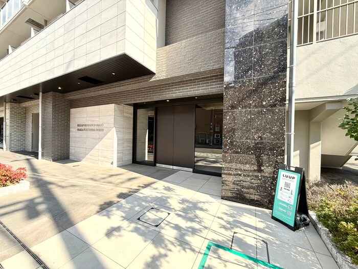 物件外観写真2　(エントランス部分)