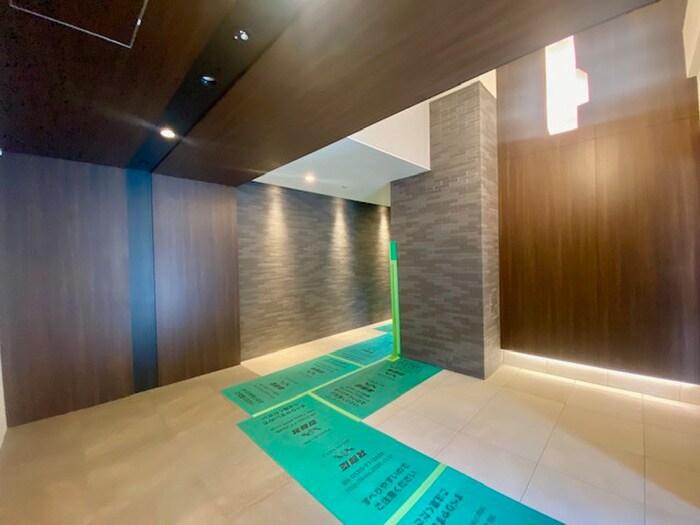 物件外観写真5　(エントランス部分)