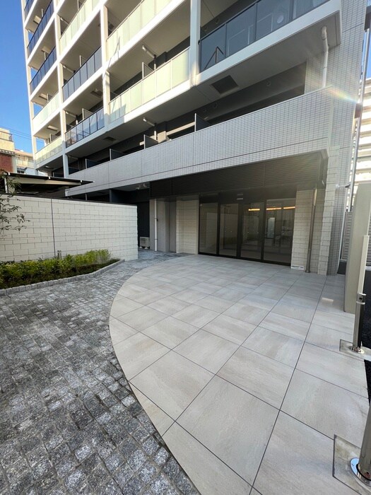 物件外観写真2　(エントランス部分)