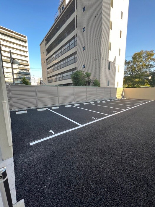 物件外観写真5　(駐車場)