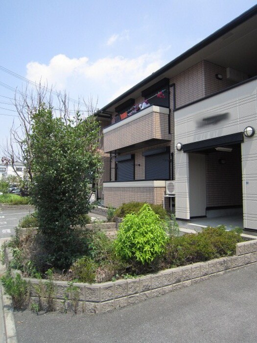 物件外観写真4　(エントランス部分)