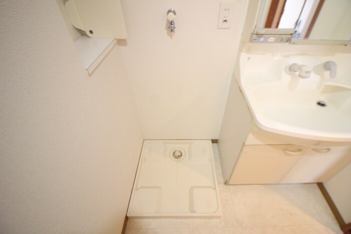 物件内観写真12　(洗濯機置場)