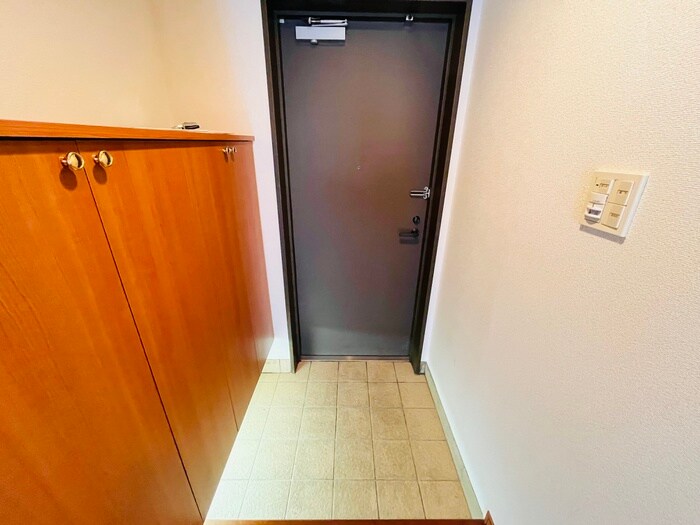 物件内観写真16　(玄関)