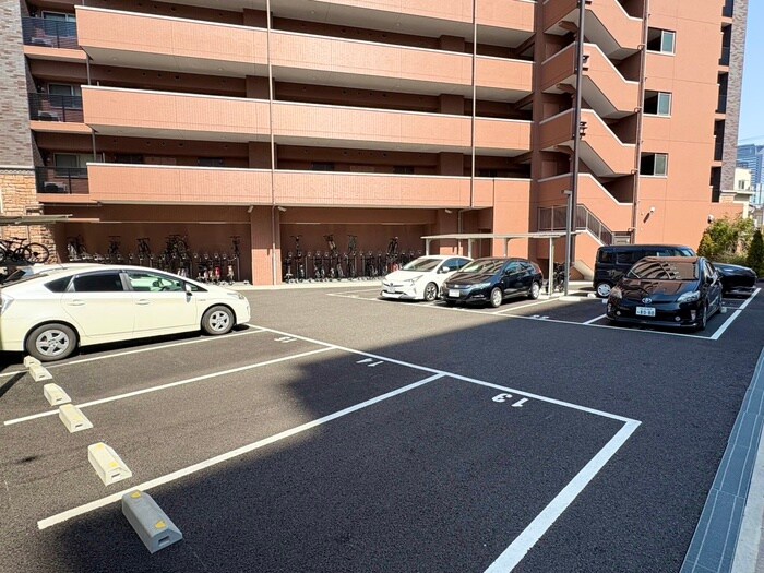 物件外観写真6　(駐車場)