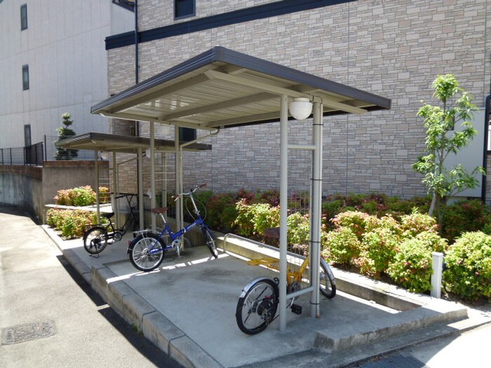 物件外観写真3　(駐輪場)