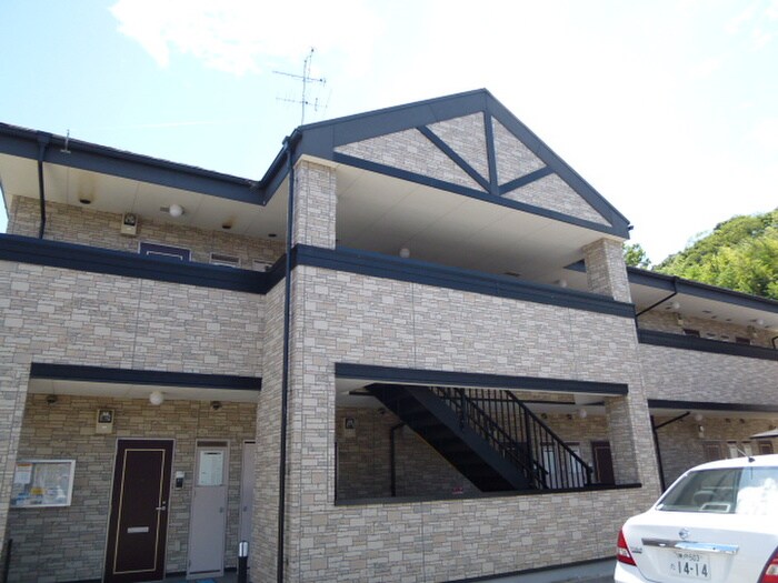 物件外観写真4　(エントランス部分)