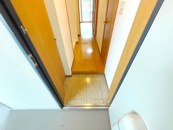 物件内観写真7　(玄関)