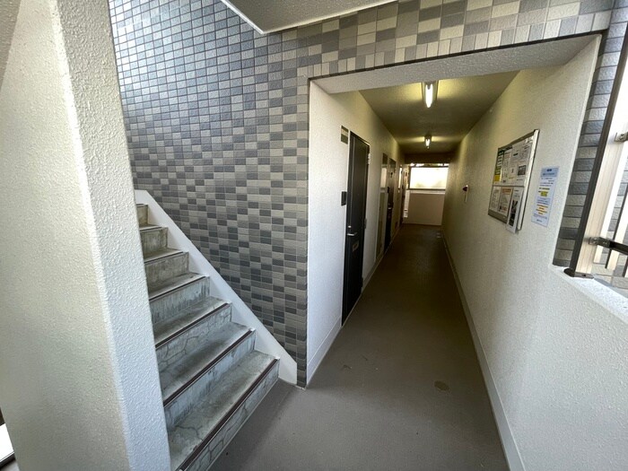 物件外観写真4　(エントランス部分)