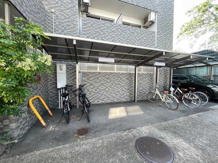 物件外観写真5　(駐輪場)