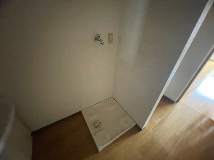 物件内観写真13　(洗濯機置場)