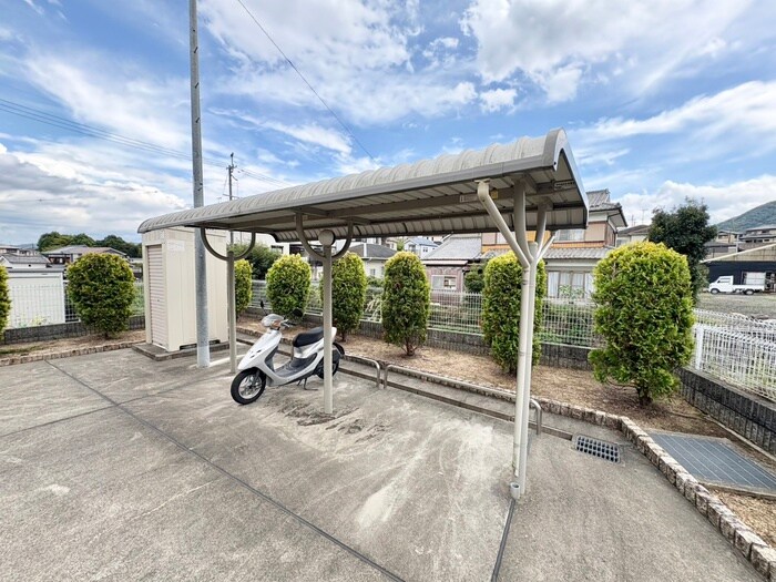物件外観写真3　(駐輪場)