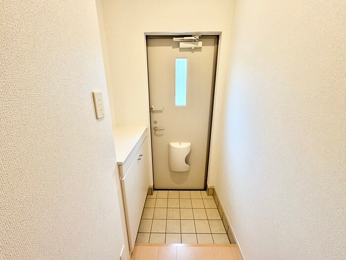 物件内観写真16　(玄関)