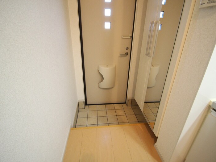 物件内観写真11　(玄関)