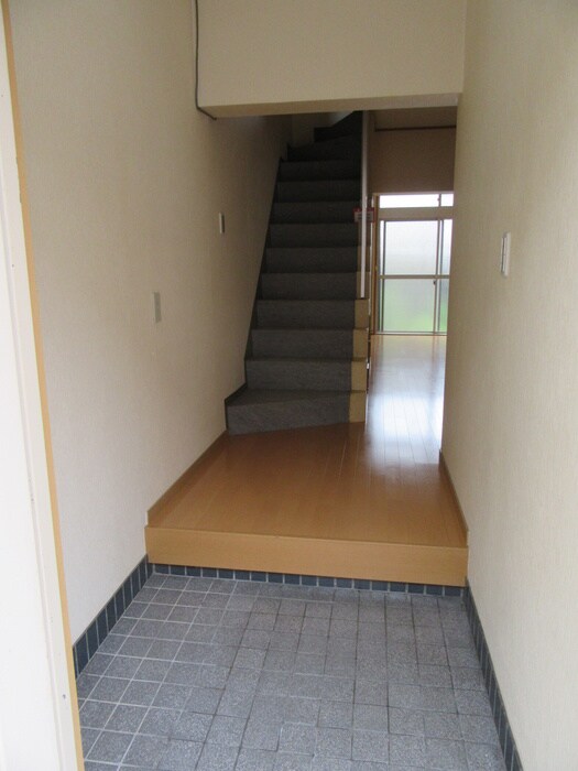 物件内観写真6　(玄関)